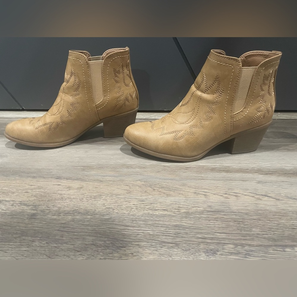 Tan Western Ankle Boots - Picture 3 of 8